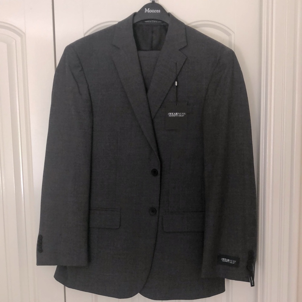 NWT Kenneth Cole Mens Suit.